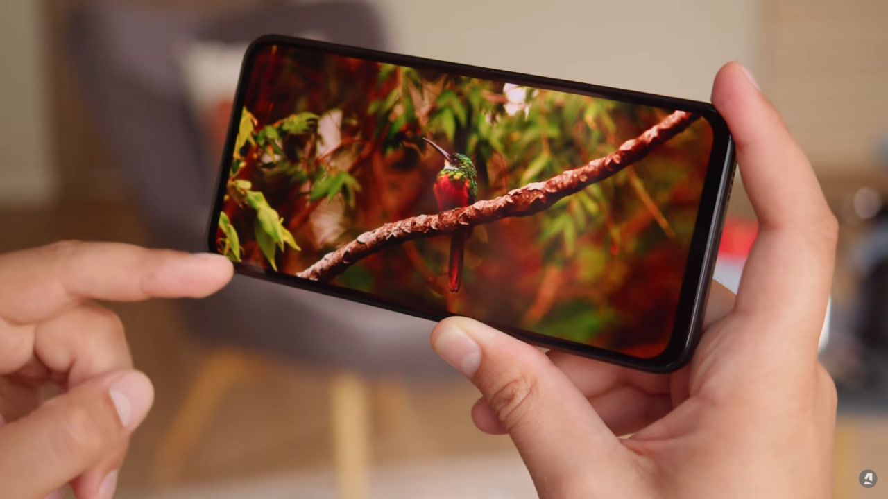 The display of the phone is a 6.7-inch OLED with a 1080p resolution