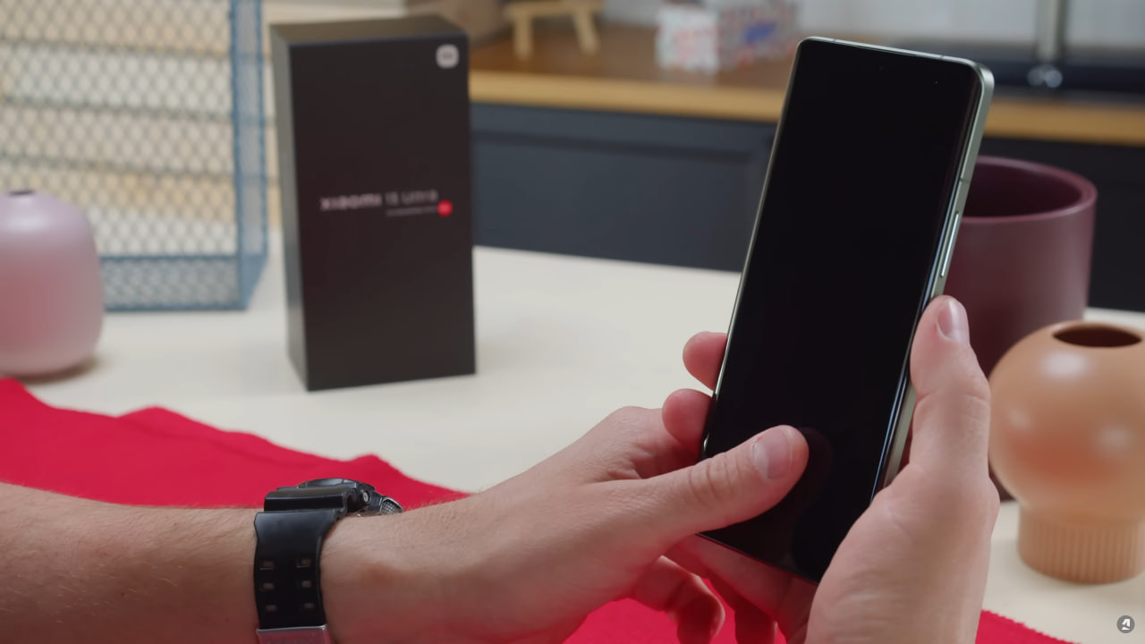 Smart fingerprint reader on Xiaomi 13 Ultra